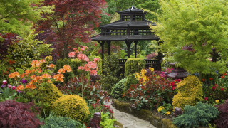 Garden gazebo flowers trees background - rich vivid color free wallpaper