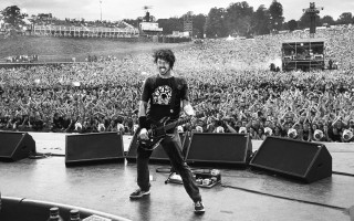 Man stage guitar crowd performance - alex petruk ape free wallpaper
