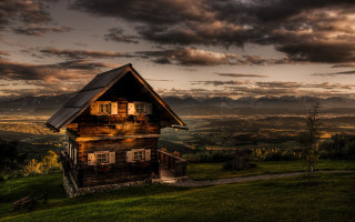 Cabin field mountains sunset cloudy - a cloudy sky above free wallpaper