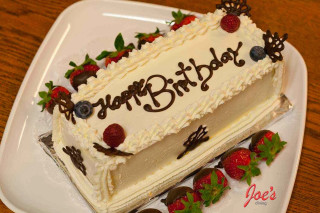 Birthday cake strawberries chocolate plate - a happy birthday message free wallpaper