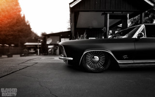 Black white car house garage - matte finish free wallpaper