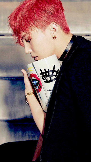 Red hair coffee mug looking - her phone free wallpaper