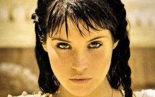 Woman necklace serious look camera 2 - a necklace free wallpaper