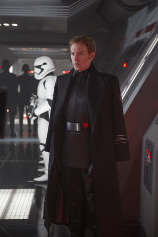 Man star wars costume hallway - a man in a star free wallpaper