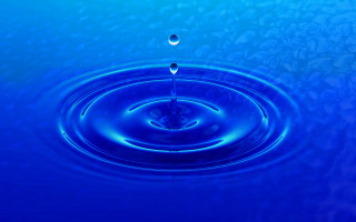 Blue water droplet blue background 2 - a blue sky background free wallpaper