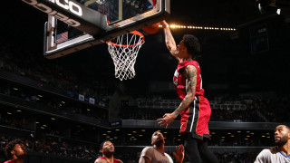 Man dunking basketball game players - rim free wallpaper