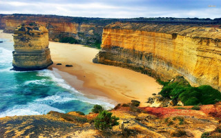 Beach cliff water background foreground - beautiful landscape free wallpaper