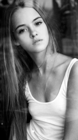 Woman long hair sitting posing - eszter mattioni free wallpaper