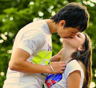 Man woman kissing trees grass - a man and a woman free wallpaper