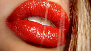Woman red lipstick blond hair - blond free wallpaper