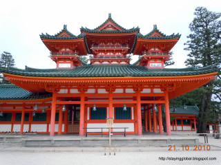 Large red building tall tower - a tall tower free wallpaper