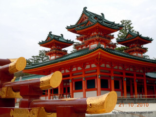 Large building gold decorations roof - eishōsai chōki free wallpaper