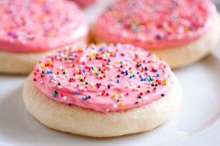 Plate pink frosted cookies sprinkles - a tablecloth free wallpaper