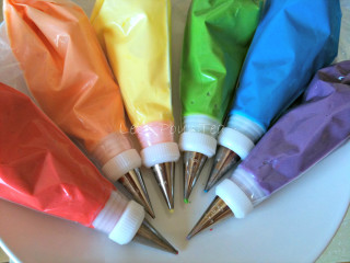 Colored pens white plate bag - crayon art free wallpaper