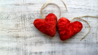 Red hearts hanging knot romantic - florianne becker free wallpaper