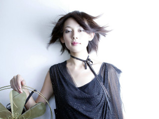 Woman holding fan flower white - a white wall free wallpaper