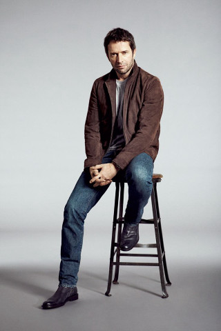 Man sitting stool legs crossed - his foot free wallpaper
