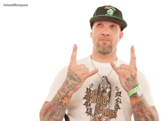 Man hat tattoos peace sign - the air free wallpaper