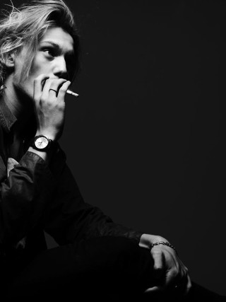 Man smoking cigarette black white 4 - his wrist free wallpaper