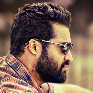 Man beard sunglasses serious looking - still free wallpaper