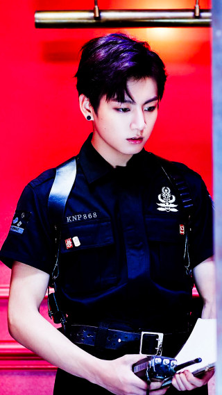 Man uniform cellphone looking down - tachisme free wallpaper