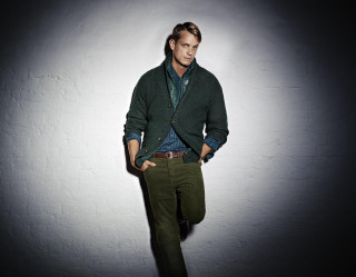 Man green sweater dark room - a green sweater free wallpaper