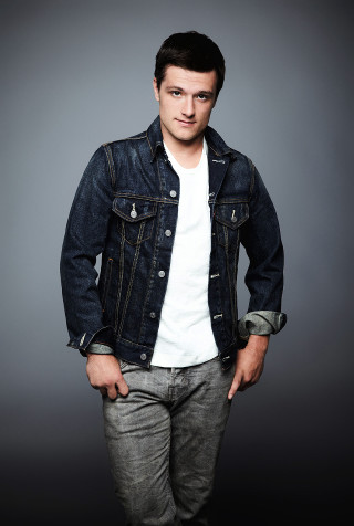 Man jean jacket posing picture - americo makk free wallpaper