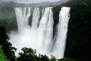Large waterfall forest lake mountain - a large amount of water free wallpaper