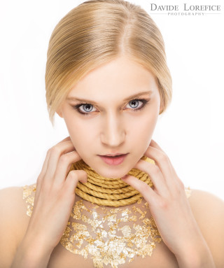 Woman gold necklace white background - a gold background free wallpaper