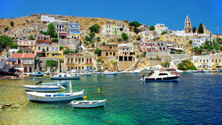 Boats lake hillside buildings trees 2 - a group of boats free wallpaper