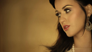 Woman necklace earrings serious look 2 - a necklace and earrings free wallpaper