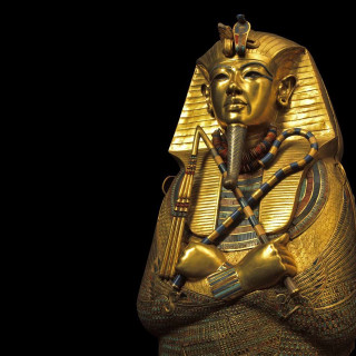 Egyptian pharaoh statue holding staff - against free wallpaper