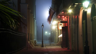 Foggy night street lamp post - car free wallpaper
