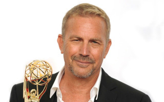 Eric taylor golden globe smile - a white background behind free wallpaper