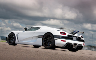 White sports car cloudy sky 10 - a road under a cloudy sky free wallpaper