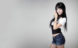 Woman long hair cell phone 2 - her cell phone free wallpaper