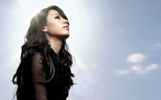 Woman blue sky clouds sunbeam - aimitsu free wallpaper for desktop