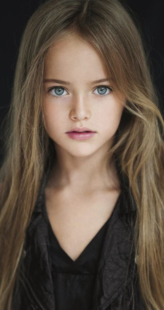 Young girl blue eyes serious - serious free wallpaper