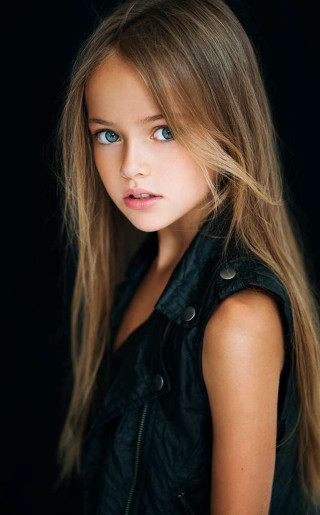 Young girl long hair blue - eszter mattioni free wallpaper