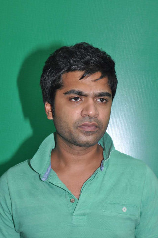 Green shirt green background movie - movie still frame free wallpaper