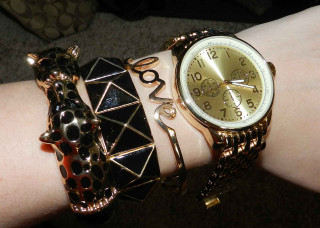 Woman arm watch bracelets accessories - jewelry free wallpaper