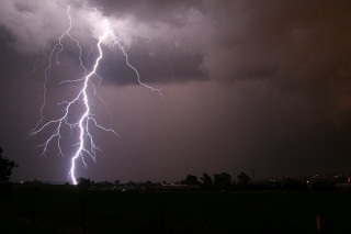 Lightning bolt city night dark 2 - elbridge ayer burbank free wallpaper