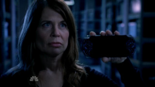 Woman camera dark room light - free dark wallpaper for desktop