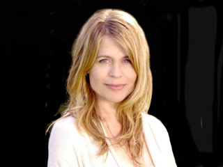 Blonde woman white shirt smiling - bettina heinenayech free wallpaper