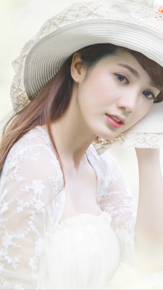 Woman white hat white dress - a white hat free wallpaper