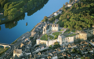 Castle river bridge building scenery - a large castle free wallpaper