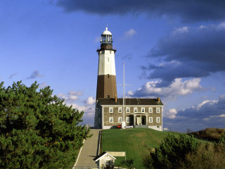Lighthouse hill cloudy sky bench - a lighthouse free wallpaper