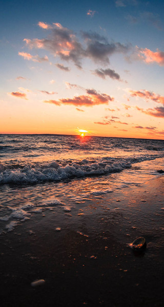Sunset ocean surfboard foreground small - sunset free wallpaper