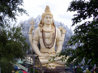 Statue person sitting mountain range - a statue of a person free wallpaper