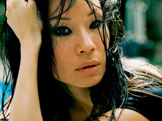 Woman wet hair serious look - wet hair free wallpaper